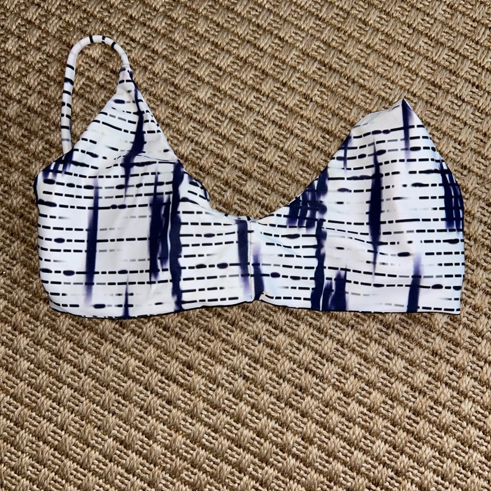 Patterned bikini top